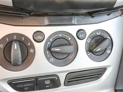 Used 2014 Ford Focus SE image 22