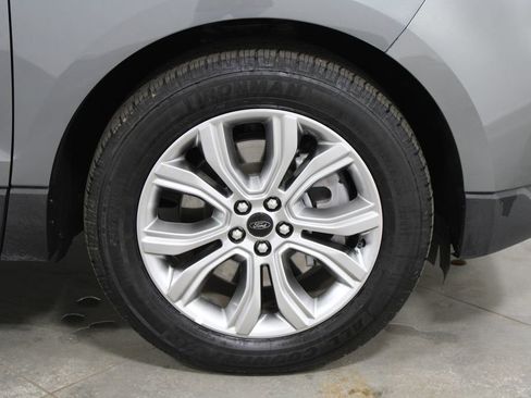 Used 2024 Ford Edge Titanium image 12