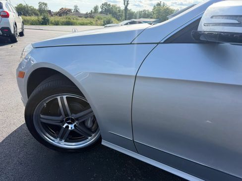 Used 2011 Mercedes-Benz E 550 4MATIC Sedan image 45