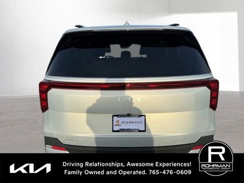 Used 2025 Kia Carnival EX image 5