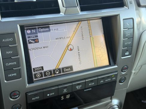 Used 2019 Lexus GX 460 Premium w/ Premium Package image 29