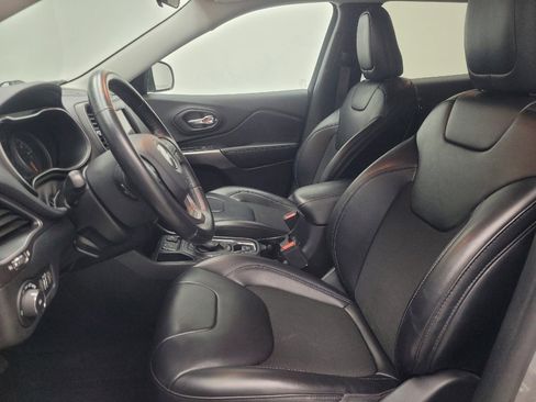 Used 2020 Jeep Cherokee Latitude Plus w/ Cold Weather Group image 17