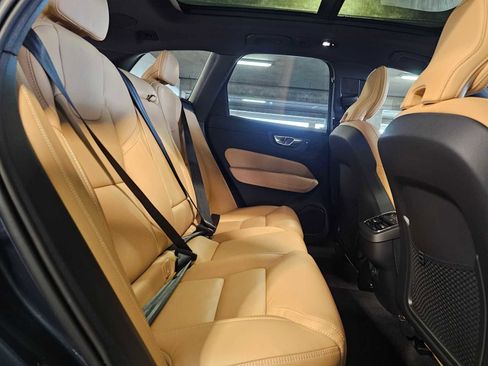 Used 2022 Volvo XC60 B5 Inscription w/ Advanced Package AWD/4WD image 33