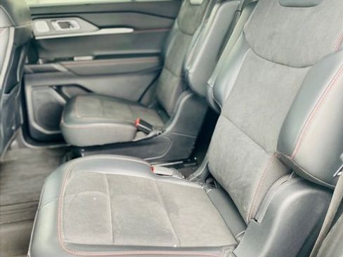 Used 2025 Ford Explorer ST image 12