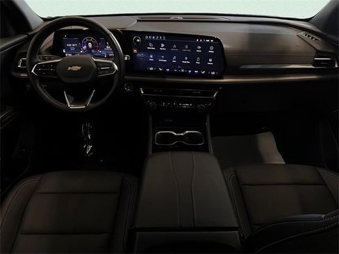 Used 2025 Chevrolet Traverse LT image 23
