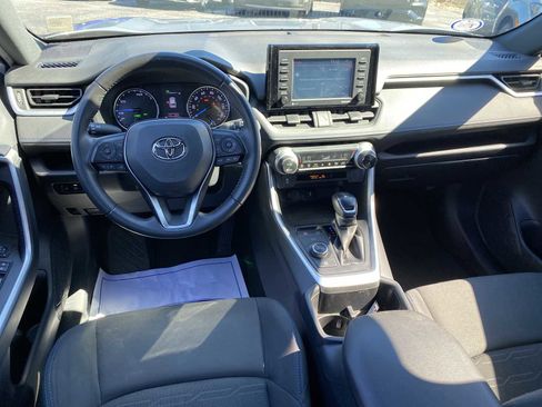 Used 2022 Toyota RAV4 SE image 11