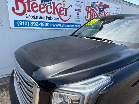 Used 2017 GMC Yukon SLT w/ Premium Edition AWD/4WD image 9