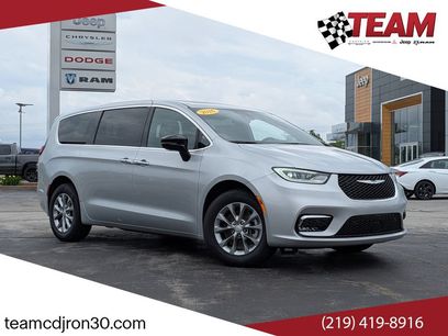 New 2026 Chrysler Pacifica Select