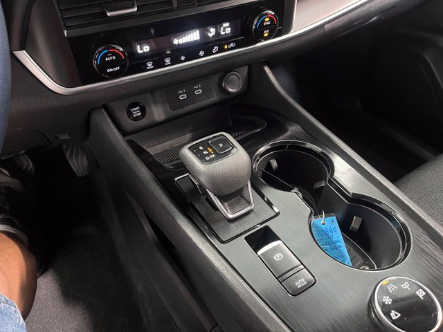 Used 2024 Nissan Rogue SV AWD/4WD image 30