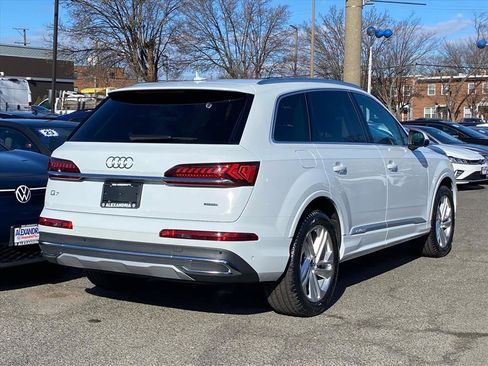 Used 2023 Audi Q7 3.0T Premium w/ Convenience Package image 3
