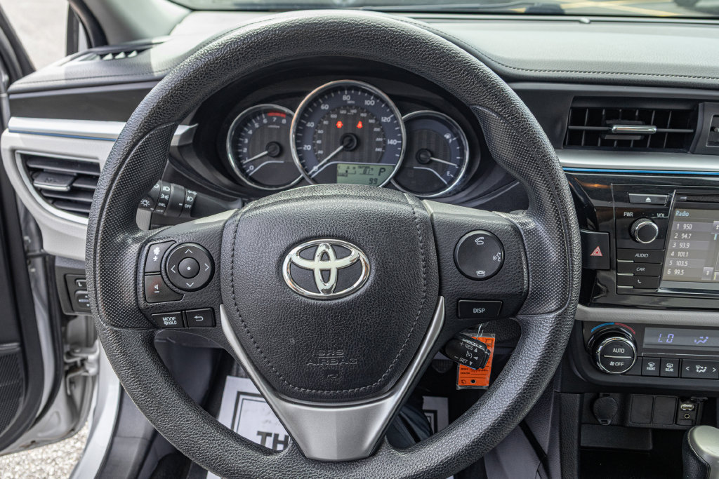Used 2015 Toyota Corolla LE FWD image 22
