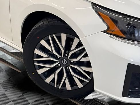 Used 2025 Nissan Altima 2.5 SV FWD image 23