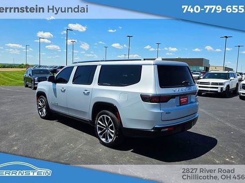 Used 2023 Jeep Wagoneer L Series III w/ Premium Group I AWD/4WD image 5