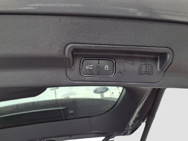 Used 2022 Ford Explorer Limited w/ Equipment Group 301A AWD/4WD image 8
