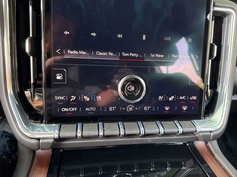 Used 2025 GMC Yukon XL Denali AWD/4WD image 74