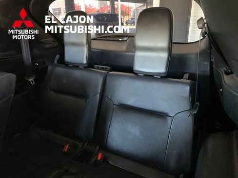 Used 2023 Mitsubishi Outlander SE image 13