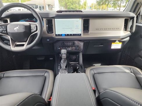 New 2025 Ford Bronco Outer Banks w/ Sasquatch Package image 12