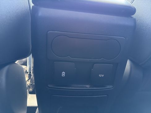 Used 2023 Ford Explorer XLT AWD/4WD image 22