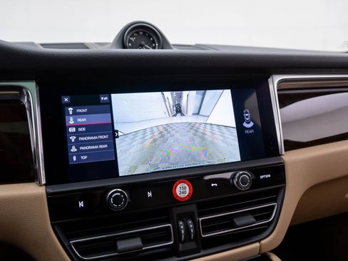 New 2026 Porsche Macan image 24