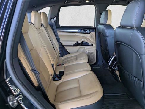 Used 2018 Porsche Cayenne S Platinum image 22