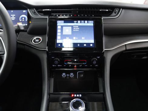 Used 2023 Jeep Grand Cherokee Laredo X image 23