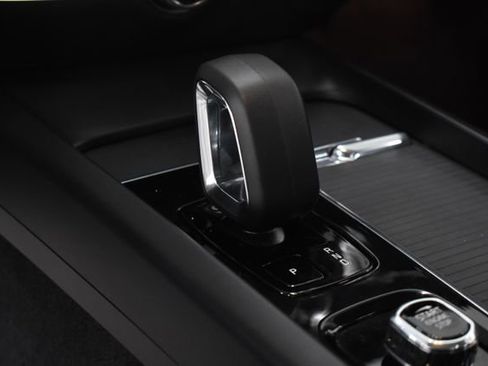 Used 2025 Volvo S60 B5 Core image 33