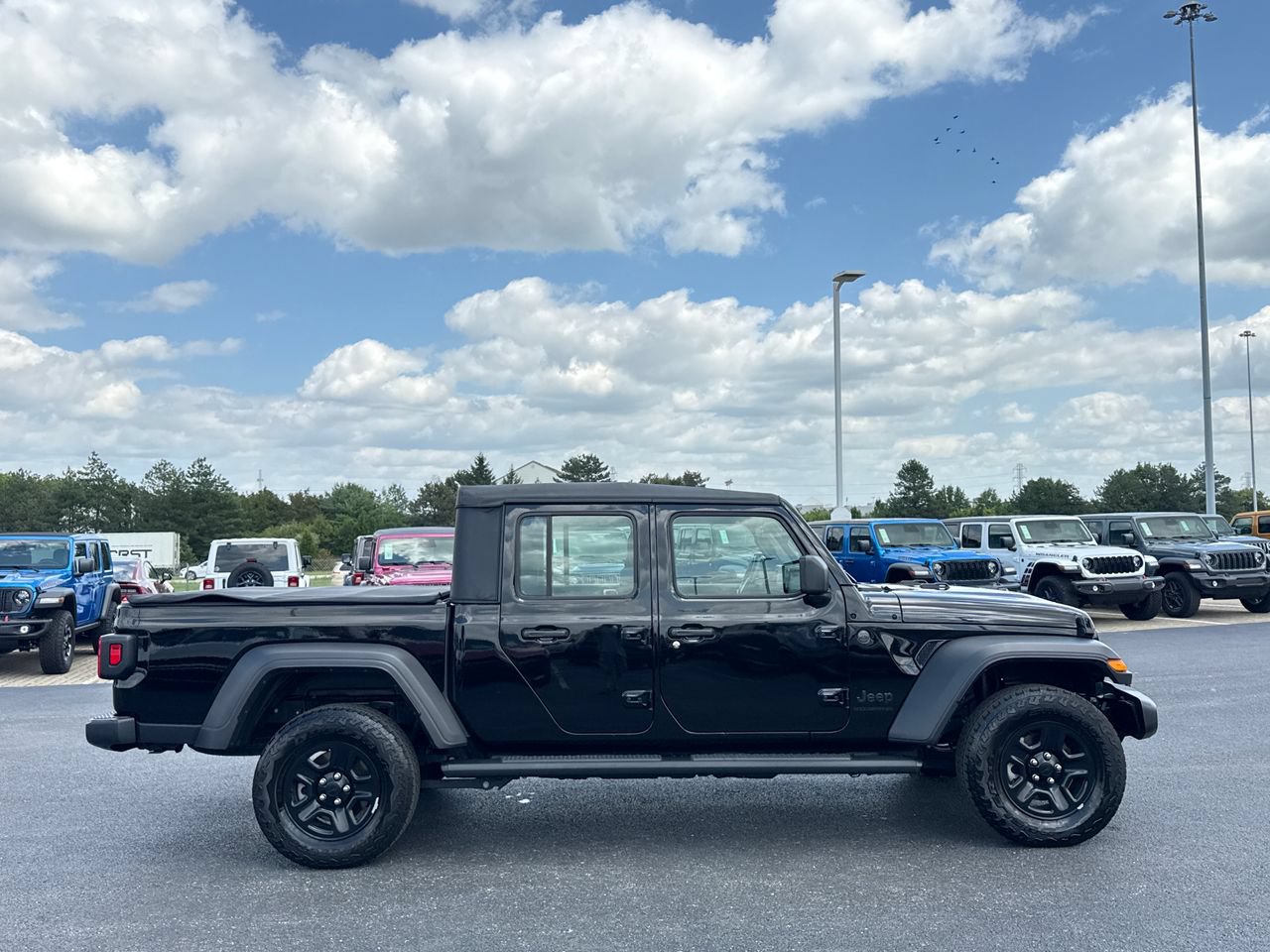 Certified 2025 Jeep Gladiator Sport AWD/4WD image 2