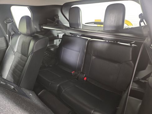 New 2025 Mitsubishi Outlander SE image 12