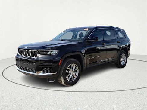 Used 2022 Jeep Grand Cherokee L Laredo w/ Luxury Tech Group I image 2