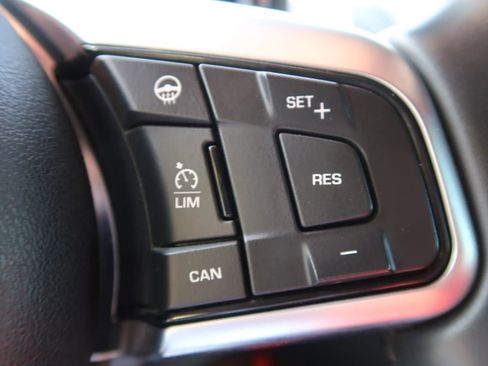 Used 2020 Jaguar F-TYPE SVR image 40