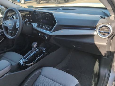 Used 2026 Chevrolet Trax LT image 27