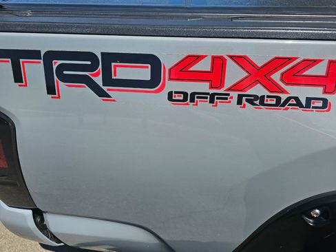 Used 2019 Toyota Tacoma TRD Off-Road AWD/4WD image 16