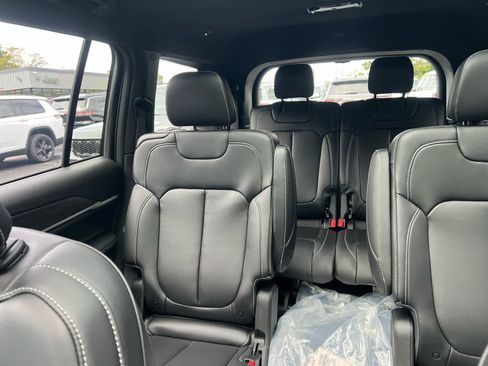 New 2025 Jeep Grand Cherokee L Limited w/ Trailer Tow Package image 9