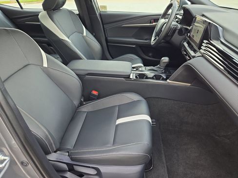 Used 2025 Toyota Camry SE w/ Convenience Package image 31