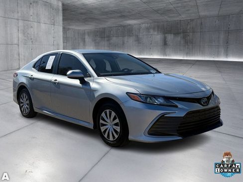 Used 2023 Toyota Camry LE image 9