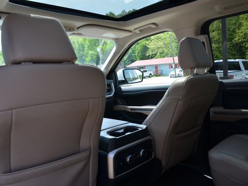 Used 2022 Ford Expedition XLT AWD/4WD image 34