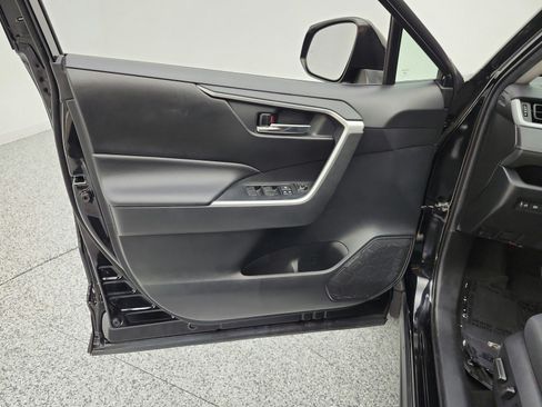 Used 2020 Toyota RAV4 XLE w/ Carpet Mat Package FWD image 11