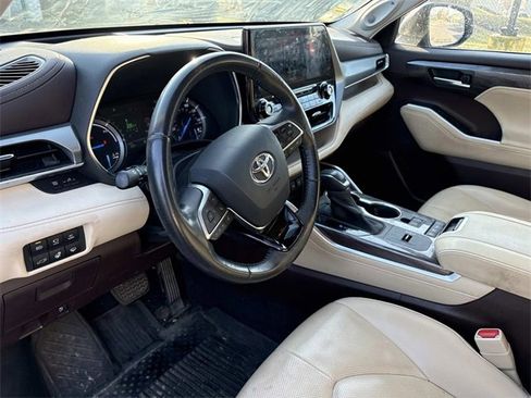 Used 2020 Toyota Highlander Platinum image 11