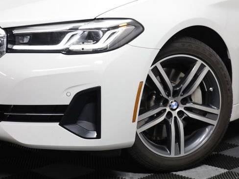 Used 2023 BMW 530i xDrive w/ Convenience Package AWD/4WD image 3