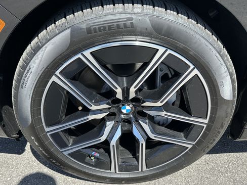 Used 2025 BMW i7 eDrive50 w/ M Sport Package RWD image 12
