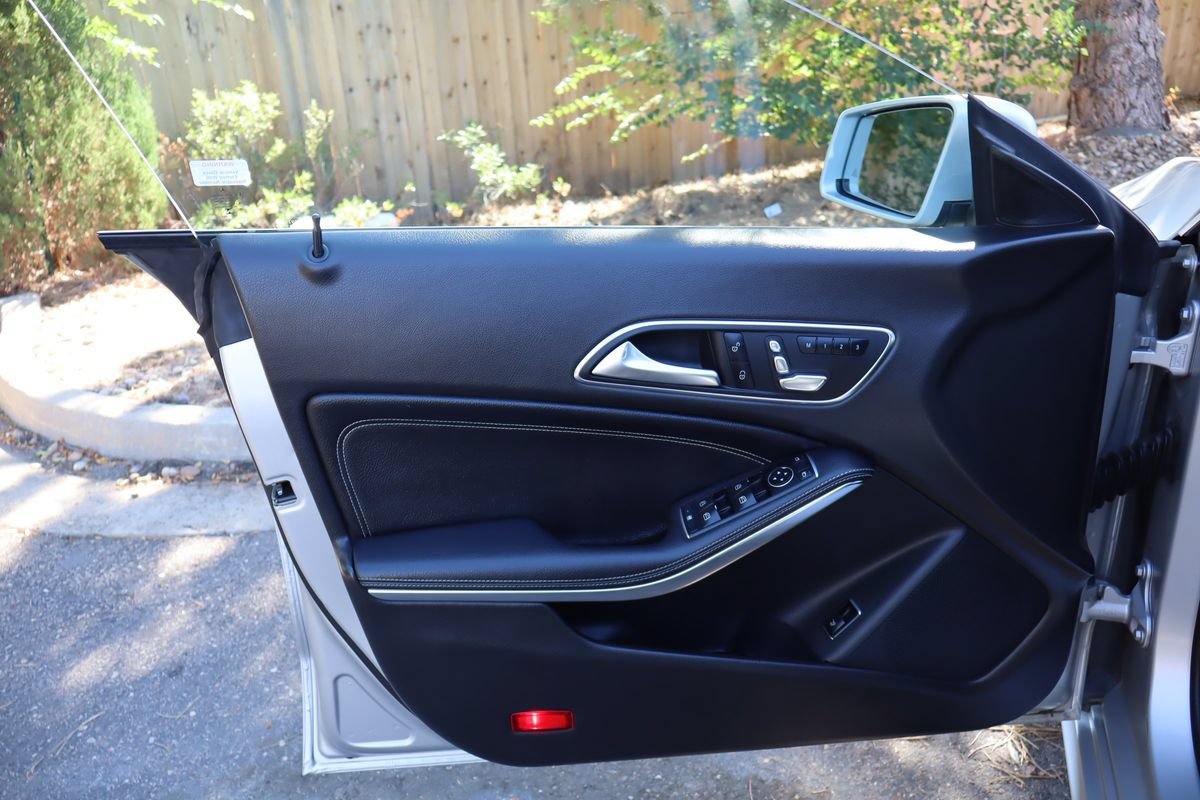 Used 2018 Mercedes-Benz CLA 250 4MATIC image 23