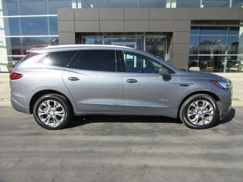 Used 2020 Buick Enclave Avenir w/ Avenir Technology Package AWD/4WD image 12
