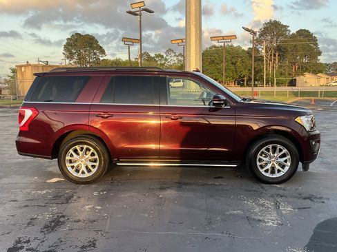 Used 2020 Ford Expedition XLT w/ Equipment Group 202A RWD image 10