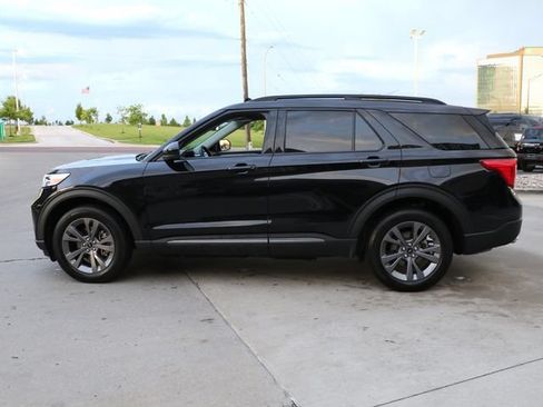 Used 2024 Ford Explorer XLT w/ Equipment Group 202A AWD/4WD image 4