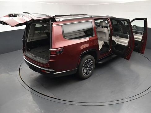 Used 2024 Jeep Wagoneer L 4WD w/ Premium Group I image 27