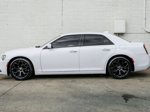 Used 2019 Chrysler 300 S image 10