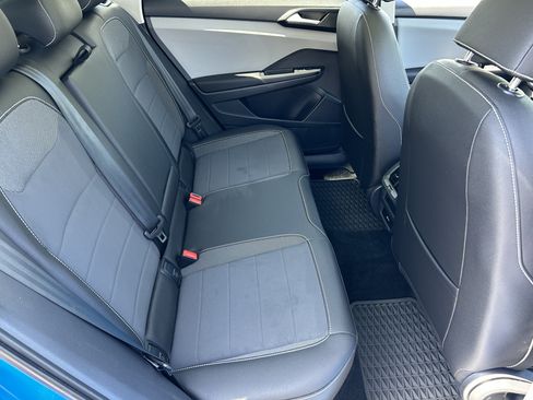 Used 2023 Volkswagen Taos SE w/ Panoramic Sunroof Package FWD image 11