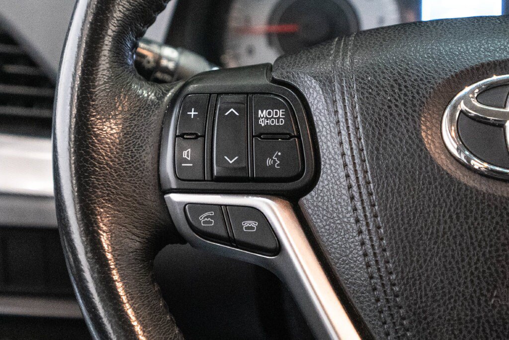 Used 2017 Toyota Sienna SE FWD image 18