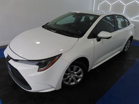Used 2026 Toyota Corolla LE FWD image 4