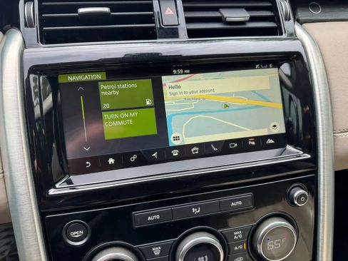 Used 2018 Land Rover Discovery HSE AWD/4WD image 31
